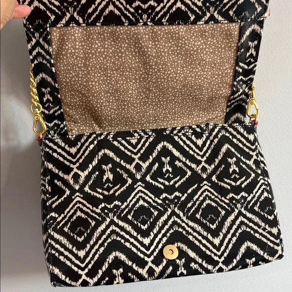 Steve Madden Black and White Clutch with Pink Accent - Picture 5 of 13